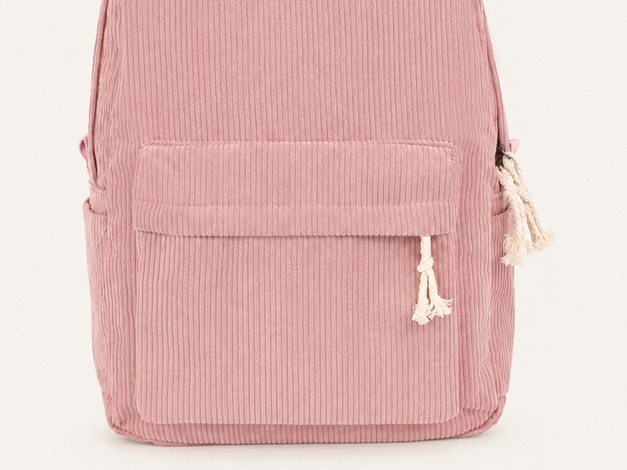 Vordertasche des Kordsamt-Rucksacks in Rosa
