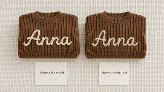 Vergleich: Name bestickt oder bedruckt – zwei Babypullover mit dem Namen Anna