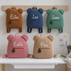 Personalisierter Teddy-Rucksack, Name von Hand bestickt