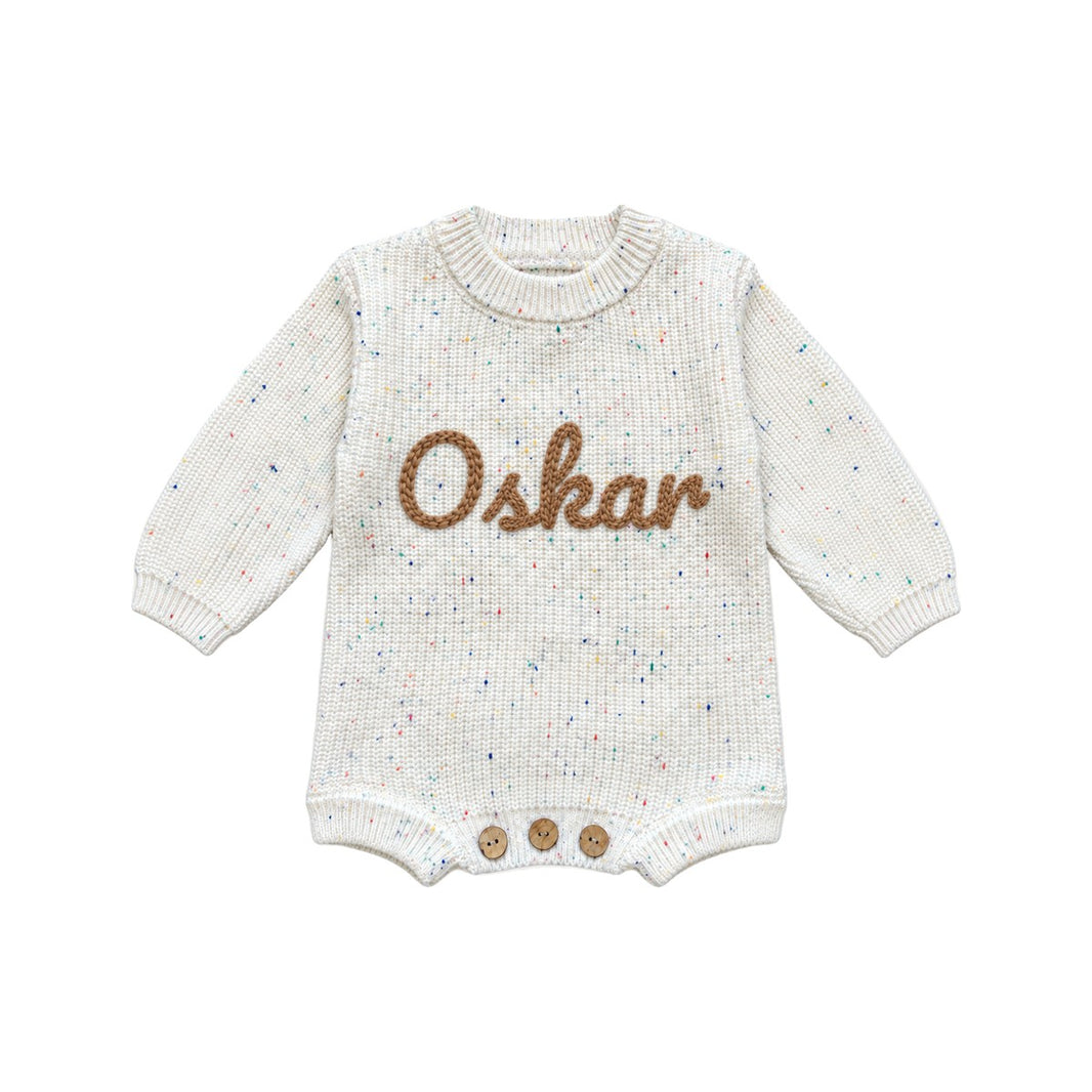 Personalisierter Baby-Strampler, Name von Hand bestickt