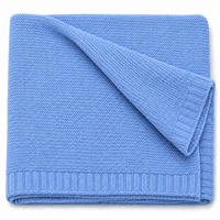 Strickdecke in Blau, gefaltet, Produktansicht [swatch:Blau]