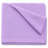 Strickdecke in Flieder, gefaltet, Produktansicht [swatch:Flieder]