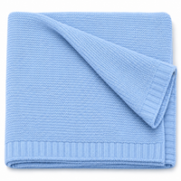 Strickdecke in Hellblau, gefaltet, Produktansicht [swatch:Hellblau]
