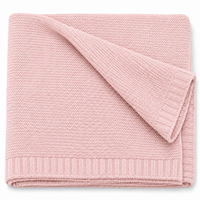 Strickdecke in Rosé, gefaltet, Produktansicht [swatch:Rosé]
