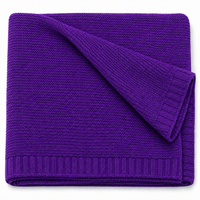 Strickdecke in Violett, gefaltet, Produktansicht [swatch:Violett]