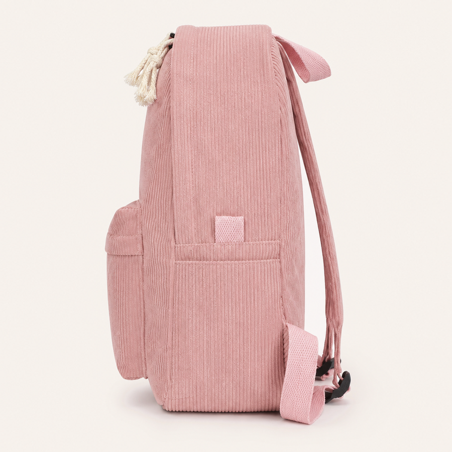 Seitenansicht des Kordsamt-Rucksacks in Rosa